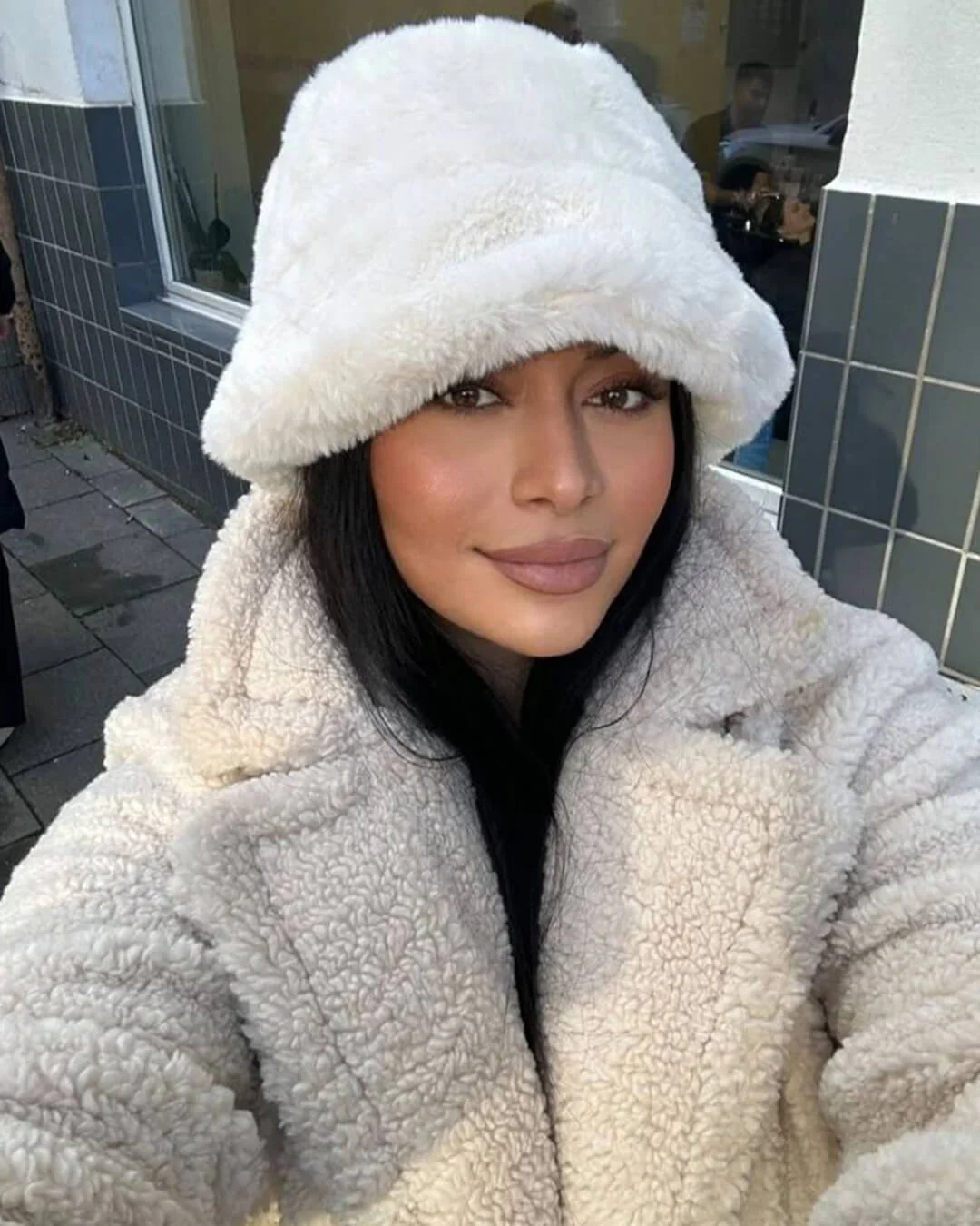 Pauleen Fluffy Bucket Hat - Image 3